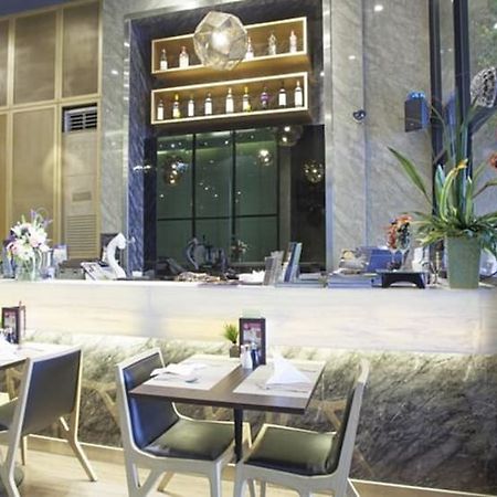 V Residence Serviced Apartment Bangkok Extérieur photo