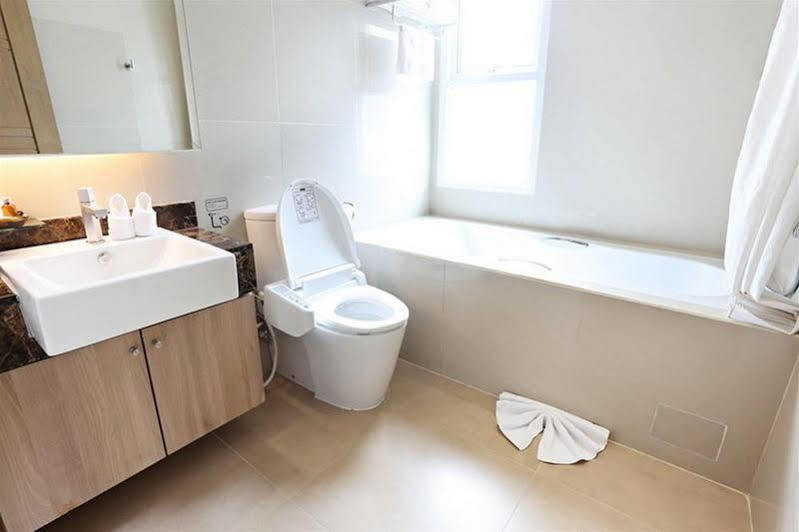 V Residence Serviced Apartment Bangkok Extérieur photo