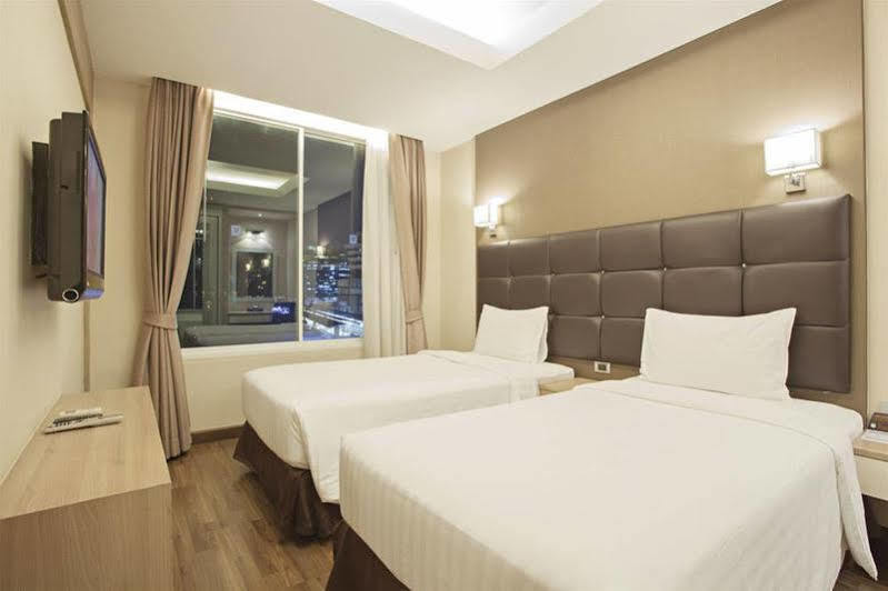 V Residence Serviced Apartment Bangkok Extérieur photo