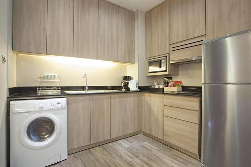 V Residence Serviced Apartment Bangkok Extérieur photo