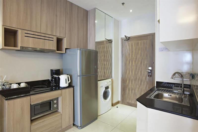 V Residence Serviced Apartment Bangkok Extérieur photo