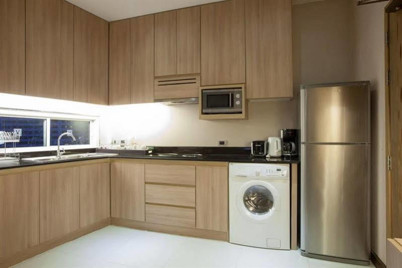 V Residence Serviced Apartment Bangkok Extérieur photo