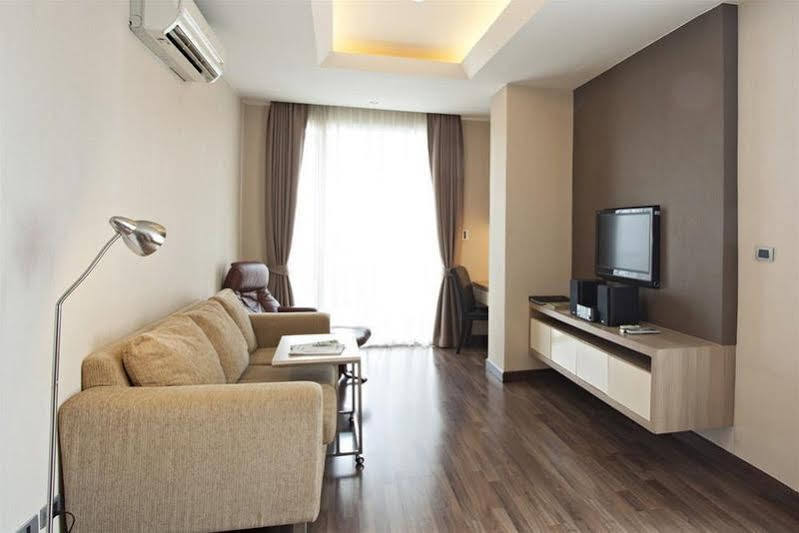 V Residence Serviced Apartment Bangkok Extérieur photo