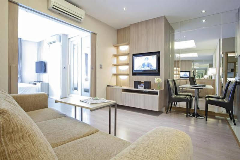 V Residence Serviced Apartment Bangkok Extérieur photo