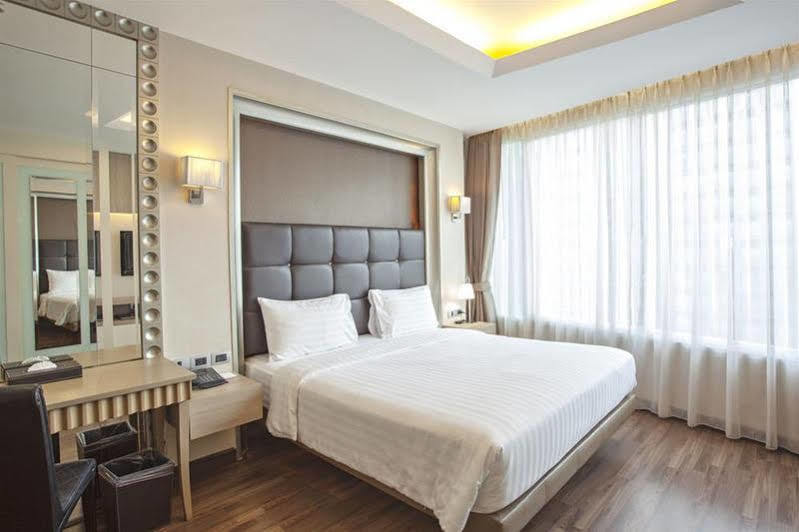 V Residence Serviced Apartment Bangkok Extérieur photo