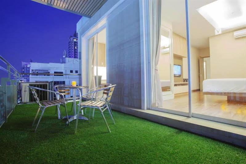 V Residence Serviced Apartment Bangkok Extérieur photo