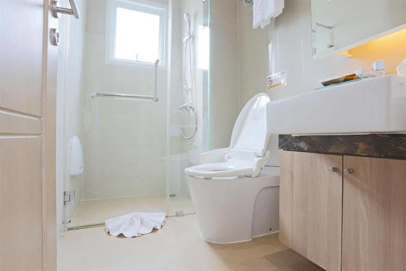 V Residence Serviced Apartment Bangkok Extérieur photo