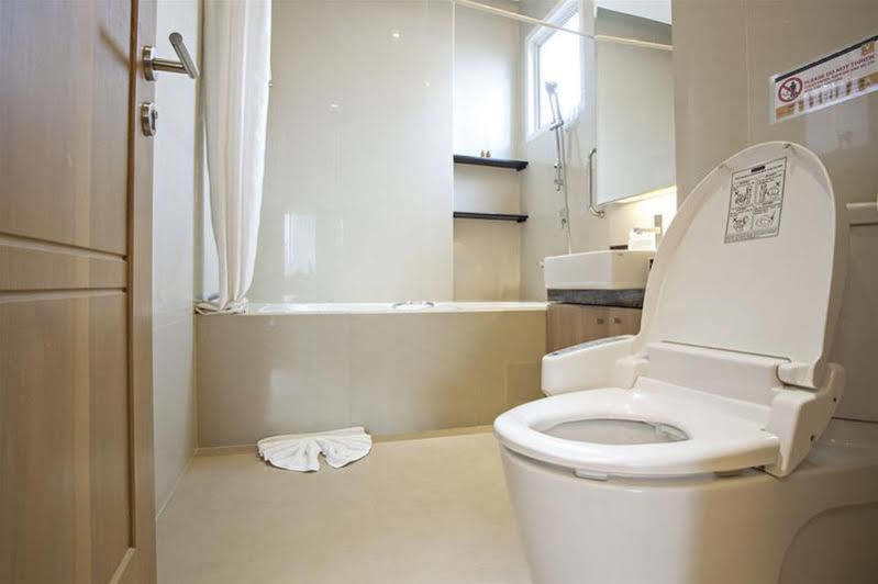 V Residence Serviced Apartment Bangkok Extérieur photo