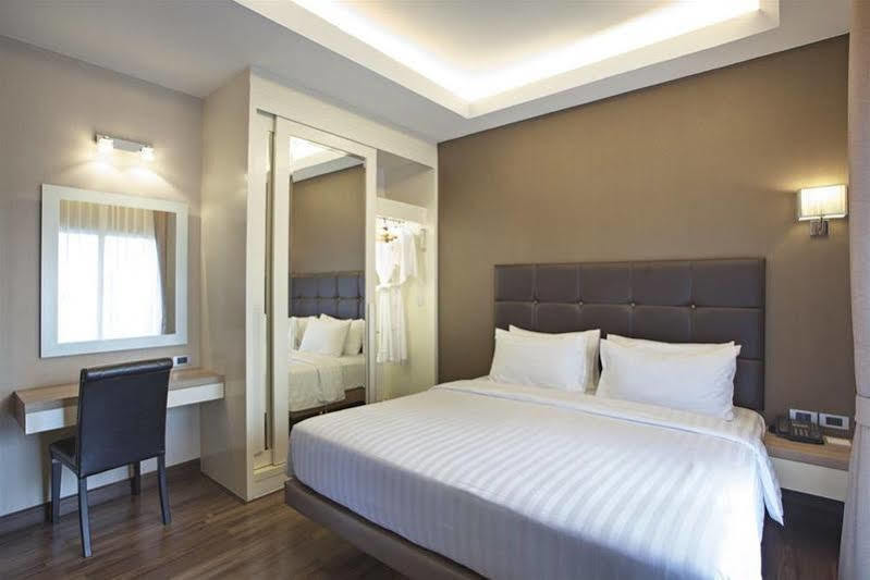 V Residence Serviced Apartment Bangkok Extérieur photo
